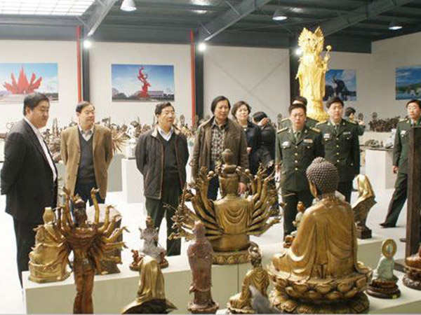 2009年3月29日济南军区原副司令李洪程中将、潍坊军分区司令员卞长伟、临朐县委书记刘建国等领导来华艺华体会集团_华体会(中国)
视察指导，傅绍相总经理介绍华体会集团_华体会(中国)
艺术