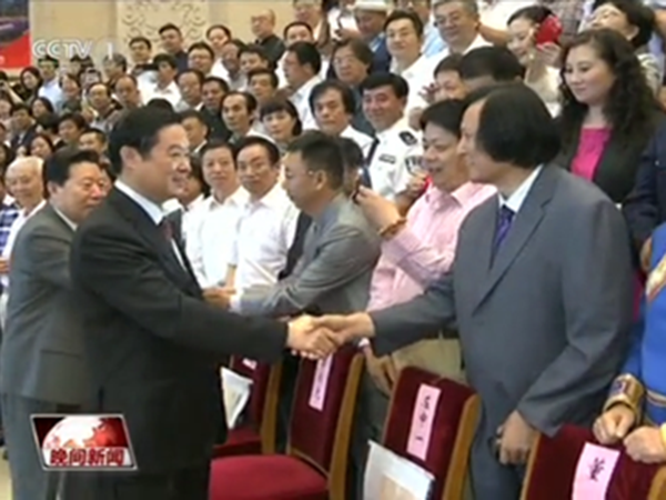 2016年6月13日至15日，中国民间文艺家协会第九次全国代表大会在北京京西宾馆隆重举行，中央政治局委员、书记处书记，中宣部部长刘奇葆，中国文联主席孙家正，中国民间文艺家协会主席潘鲁生等各级领导参加。华艺星空在线注册（中国）官方网站-注册登录
董事长傅绍相参加代表大会，并与刘奇葆部长亲切握手。
